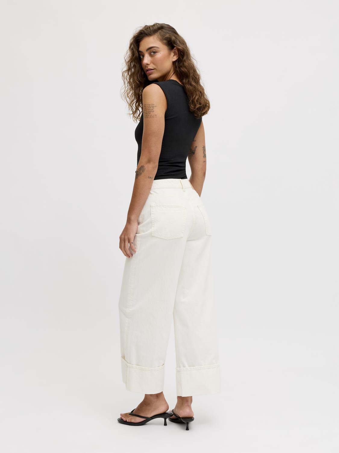 model_shot-back